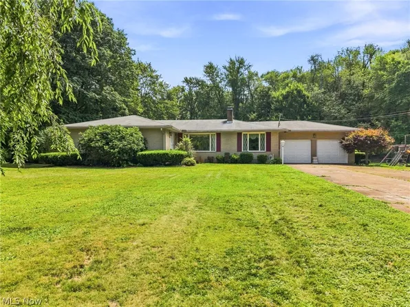 1129 Oak Tree Rd, Akron, OH 44320
