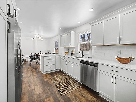 3rd image of 133 Hillary Dr