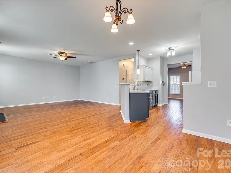 618 Bayou Cir — Photo 11