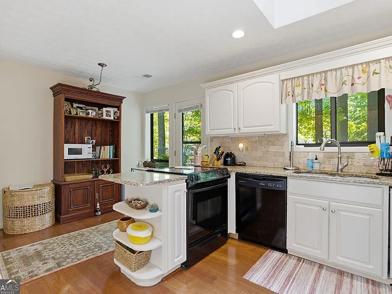 505 Summerhill Pl — Photo 8
