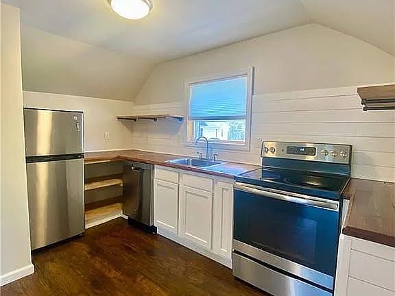 2nd image of 160 Turner Ave #3