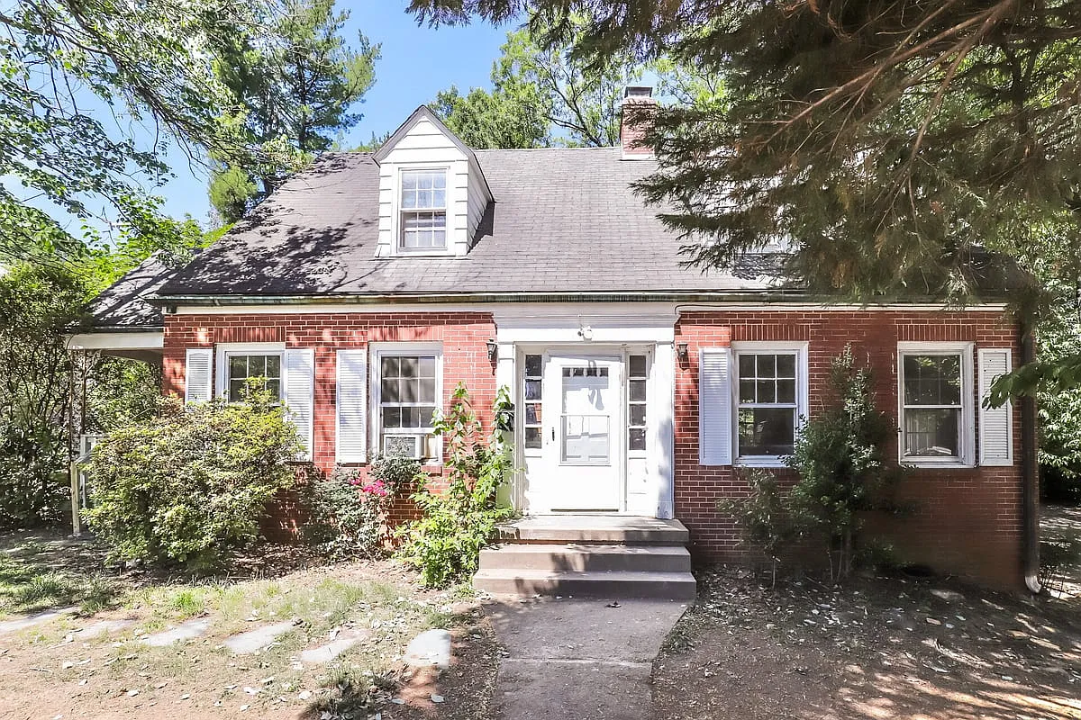 412 South Josephine Boyd Street — Photo 1