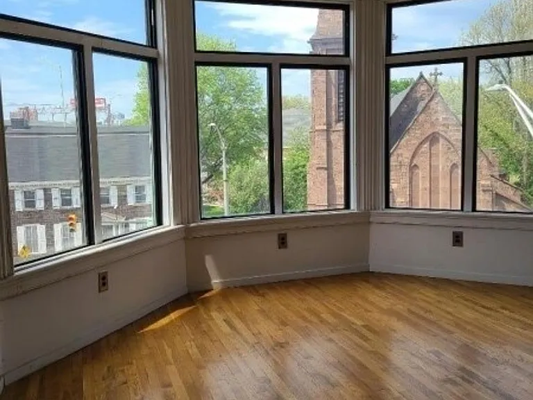 402 Broad St — Photo 8