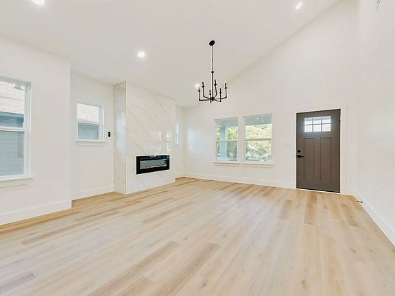 3rd image of 618 S Montreal Ave