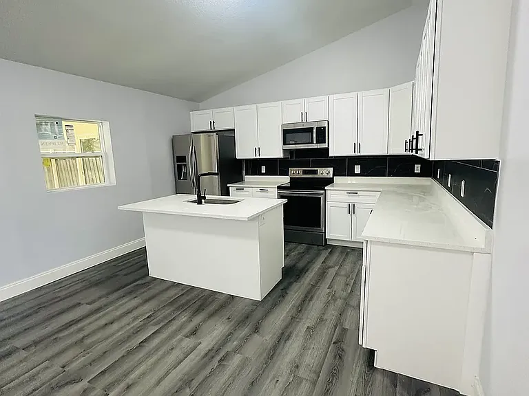 648 Pyramid Ave — Photo 8