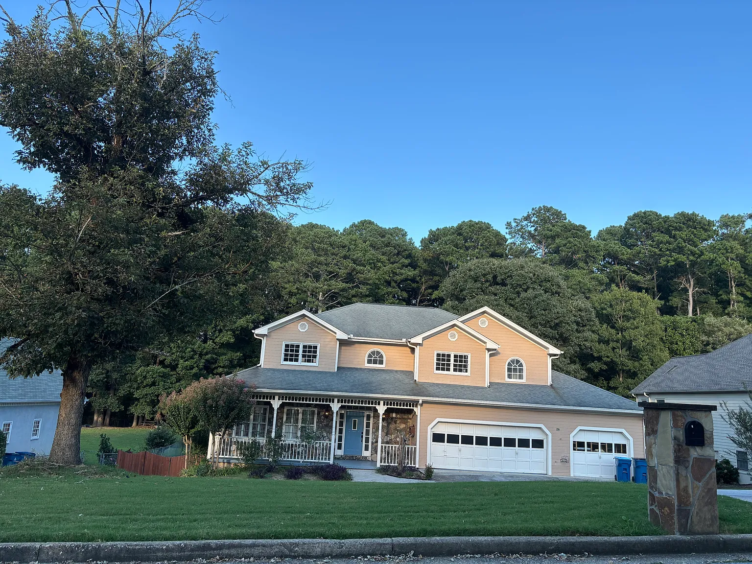 3 bed, 2.5 bath, 2889 sqft, $2,350 — Photo 1