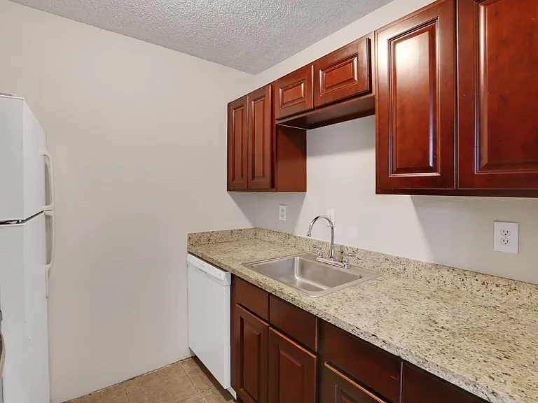 Woodland Trace Apartments — Photo 35