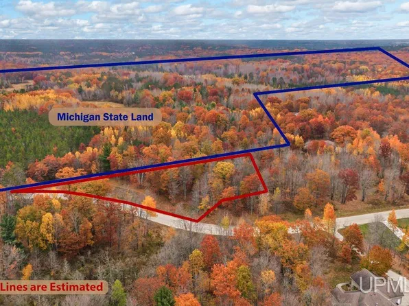 Minnewasca Dr, Gladstone, MI 49837