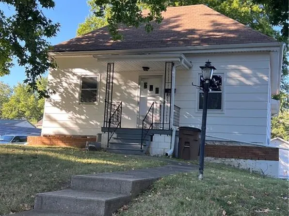 1149 Laramie St, Atchison, KS 66002