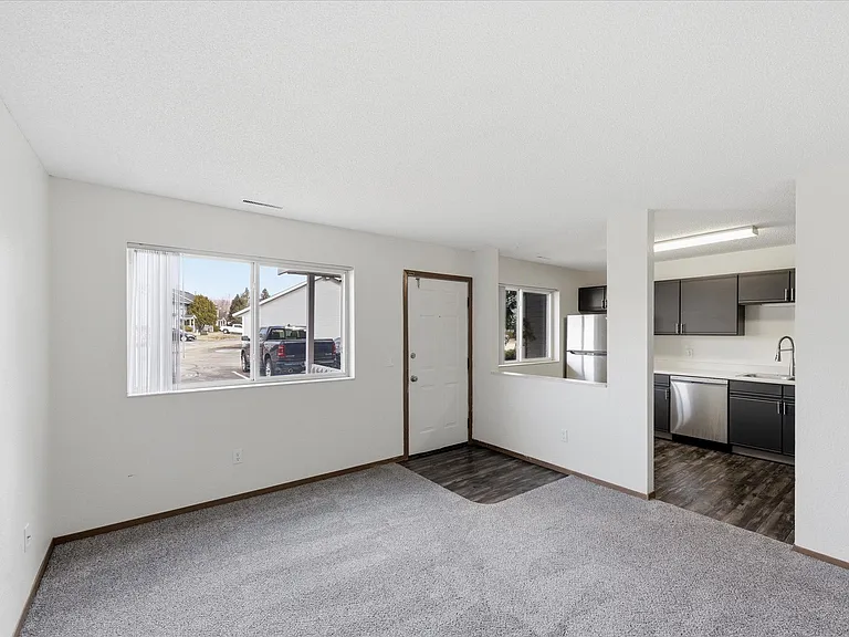 East Gate Estates — Photo 7
