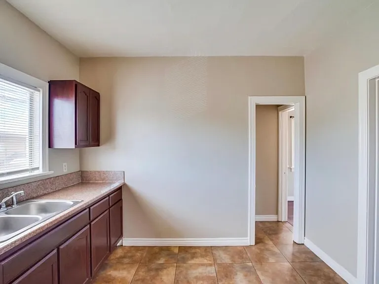 1359 Saint Louis Ave #1359 — Photo 8