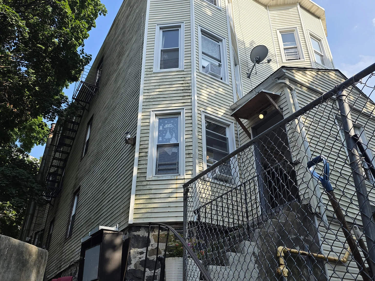 3 bed, 600 sqft, $2,650 — Photo 1
