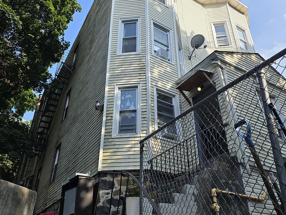 1st image of 43 Currans Ln #3L