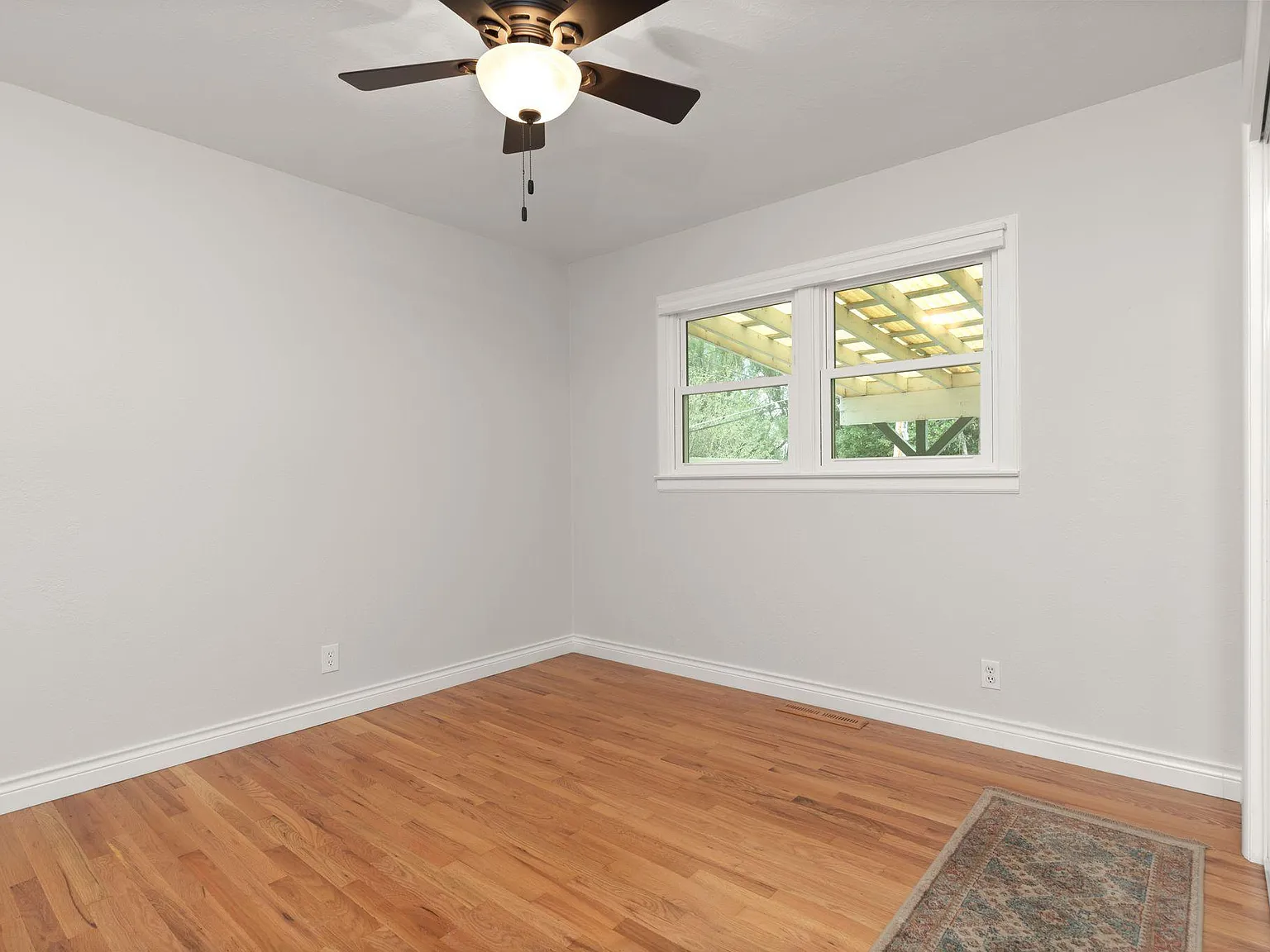 2 bed, 1000 sqft, $1,900 — Photo 3