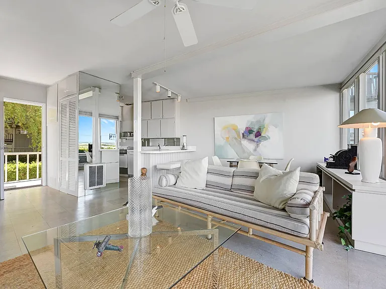 101 Dune Rd #D2 — Photo 3
