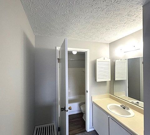 Full size bathroom
