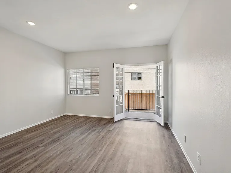 1620 South Bentley Ave — Photo 47