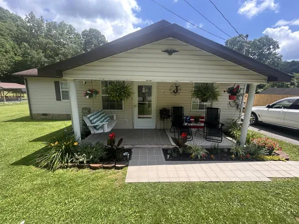 136 Old Detour Rd, Sophia, WV 25921