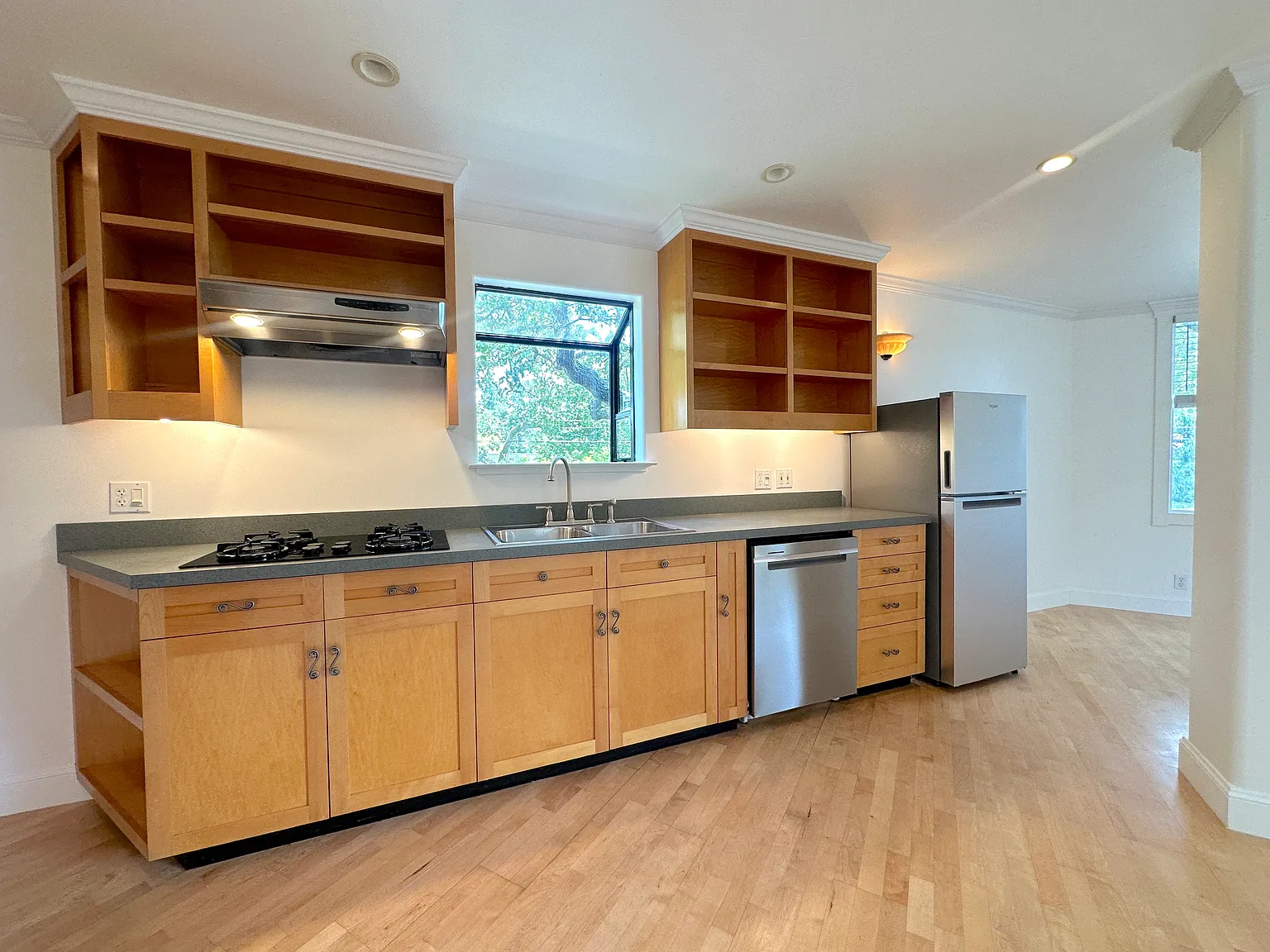 1 bed, 1.5 bath, 1000 sqft, $3,695 — Photo 3