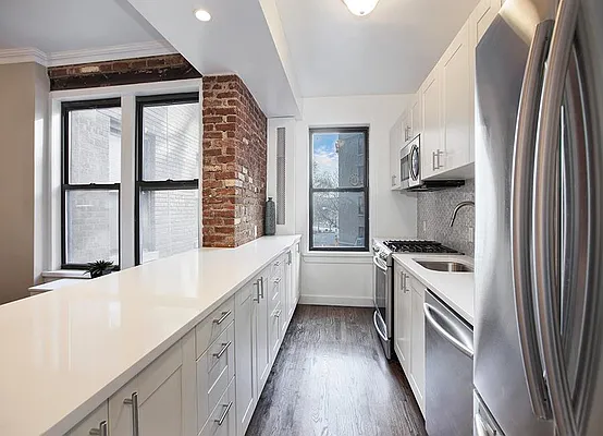 Sold by Warburg | media 3