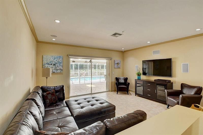 1st image of 1086 SW 28th Ave