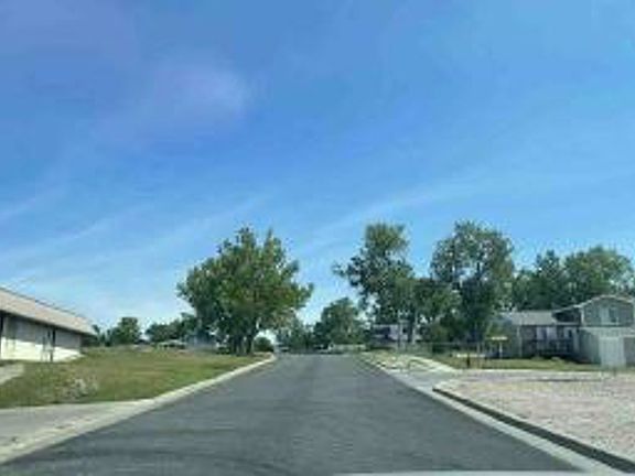 Exterior Neighborhood (street photo)