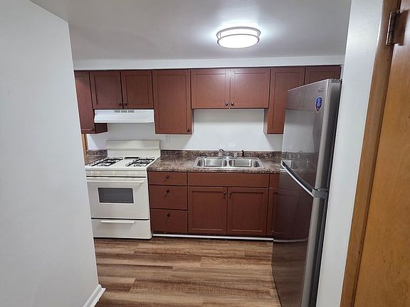 4th image of 2908 N Rockwood Dr #2910