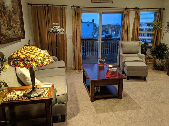 4th image of 10151 Castle Creek Cir