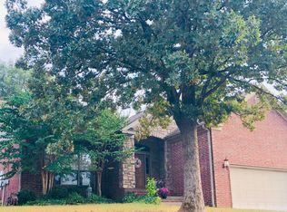 27 Ozark Dr, Maumelle, AR 72113