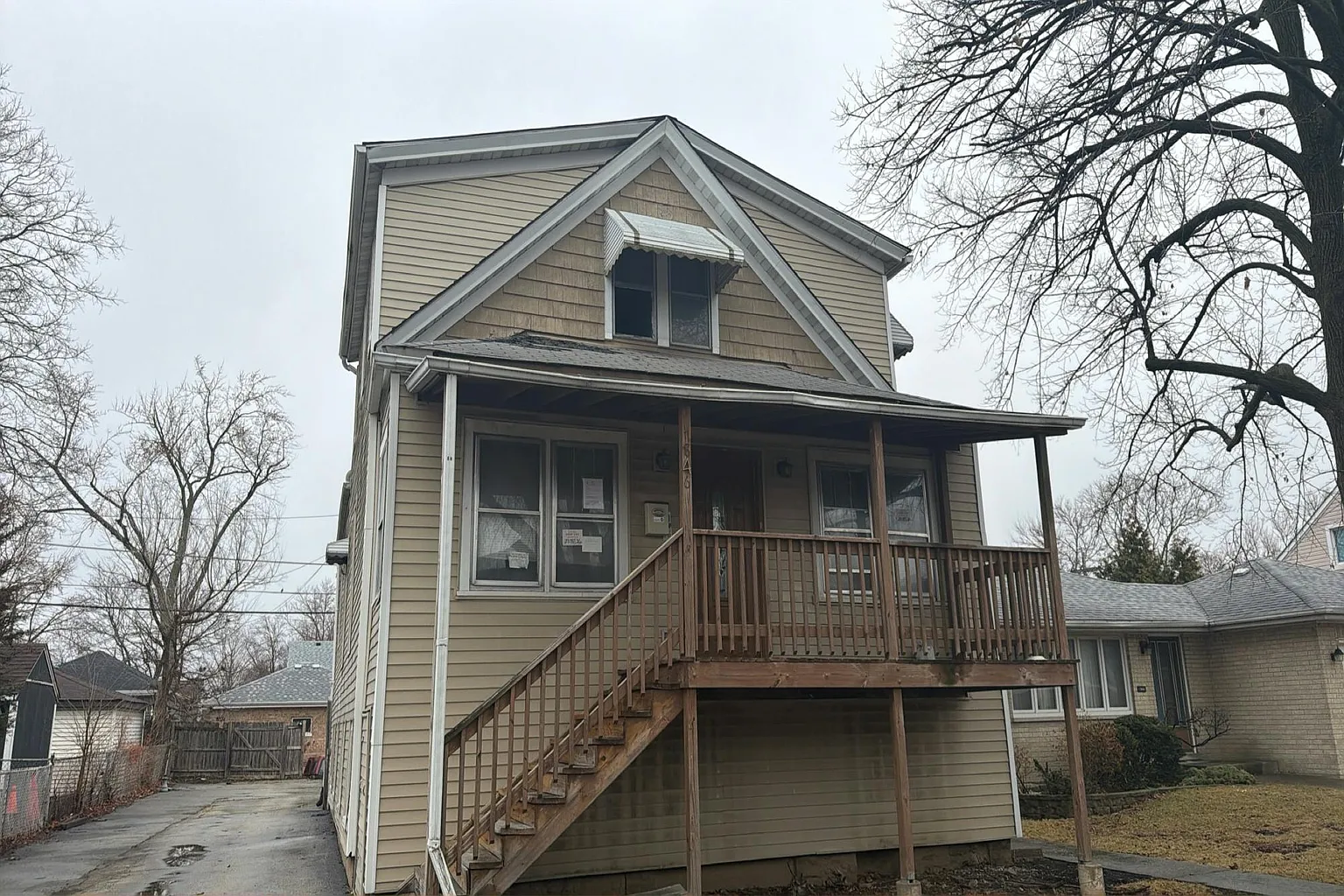 7846 White Ave photo 1