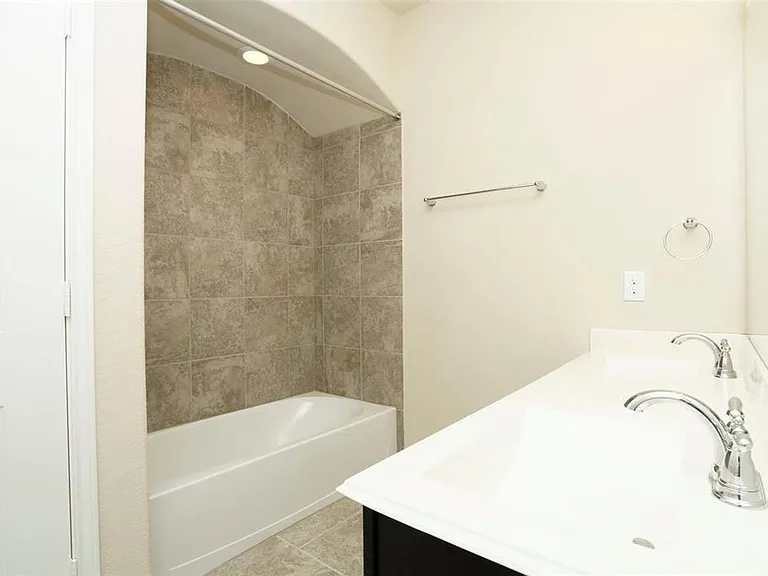 9702 Massanutten Ln — Photo 8
