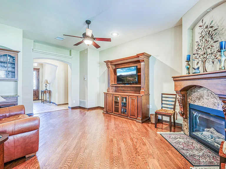 6459 Snowheights Ct — Photo 29
