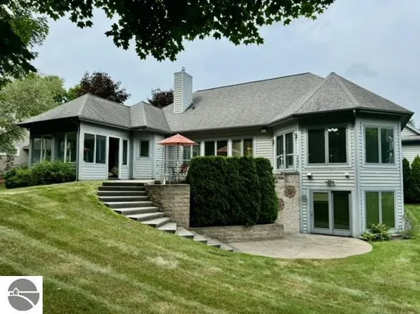 3472 Country Club Dr, Traverse City, MI 49684