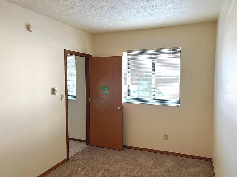 301 Hancock Ave — Photo 8