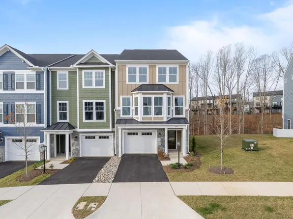 3034 Farrow Cir, Charlottesville, VA 22901