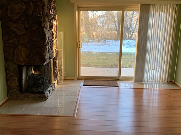 5th image of 905 Knottingham Dr APT 1B