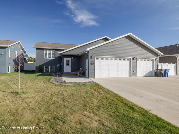 3272 Lyons Ave, Dickinson, ND 58601