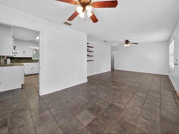 5th image of 2704 Brentwood Dr