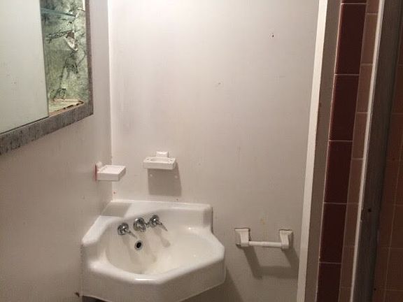 2nd image of 1076 Neil Ave APT 3C