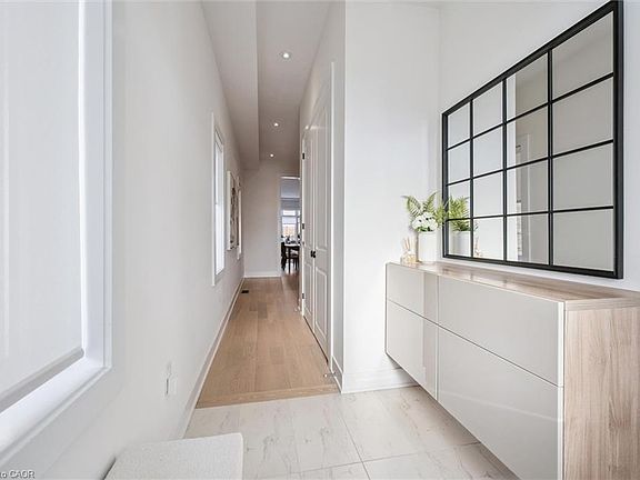 3rd image of 32 Hutchison Rd