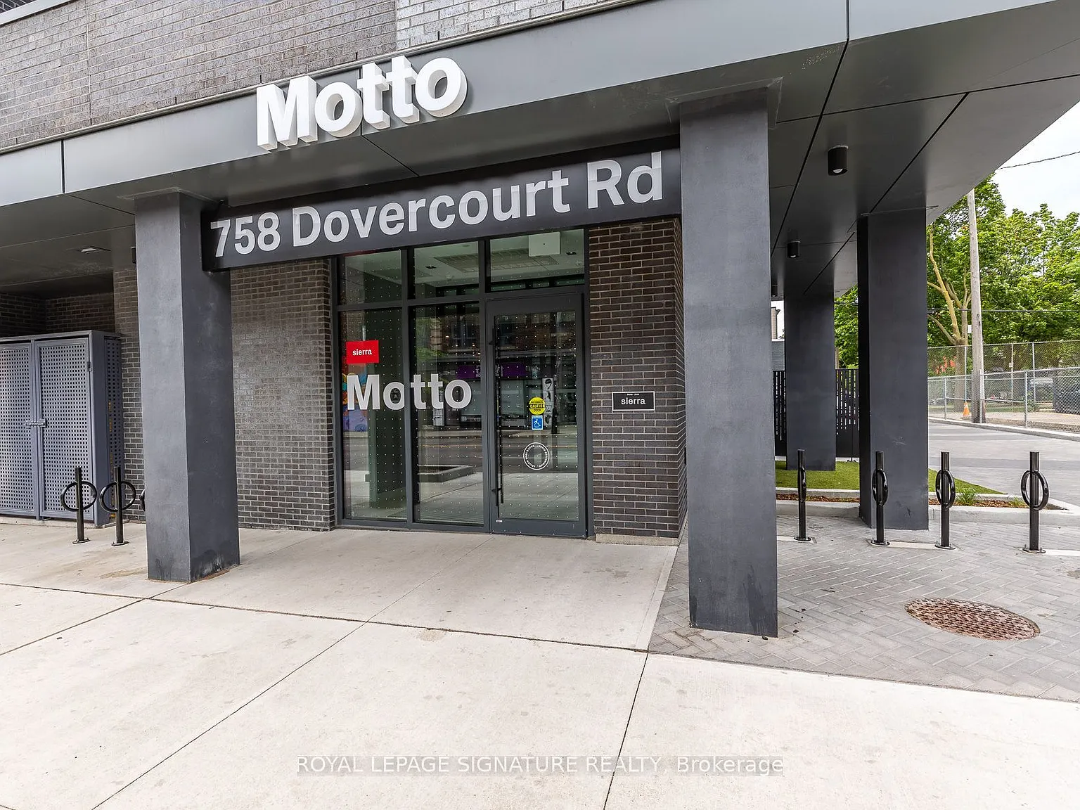 Motto Condos — Photo 2