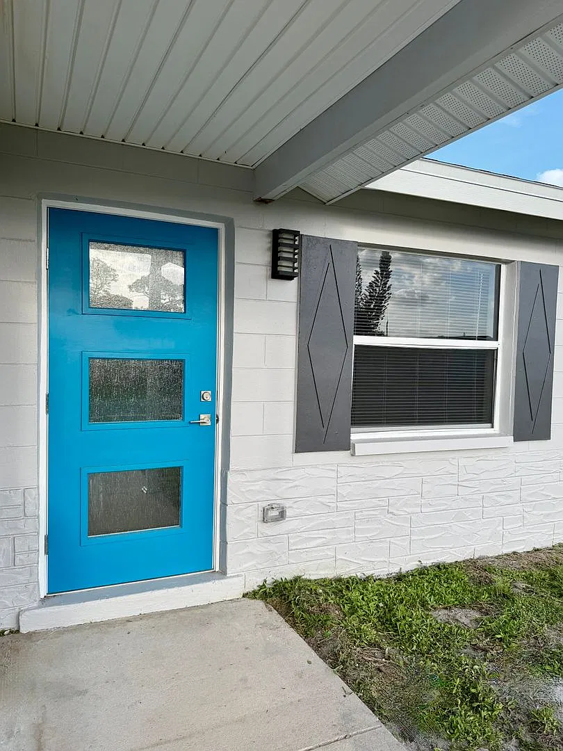 Adorable Makeover Melbourne Florida-Close to Wickham Rd. — Photo 2