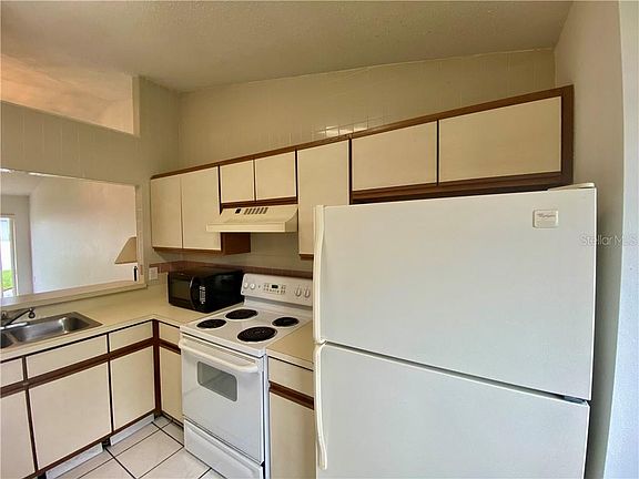 3rd image of 2405 King Oak Ct