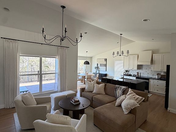 Living room - view from front entrance