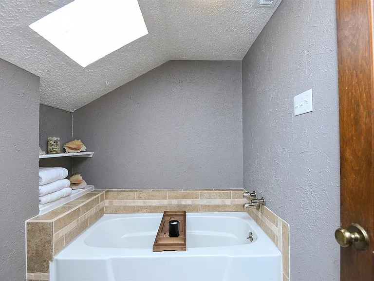 2205 Prestonwood Dr — Photo 26