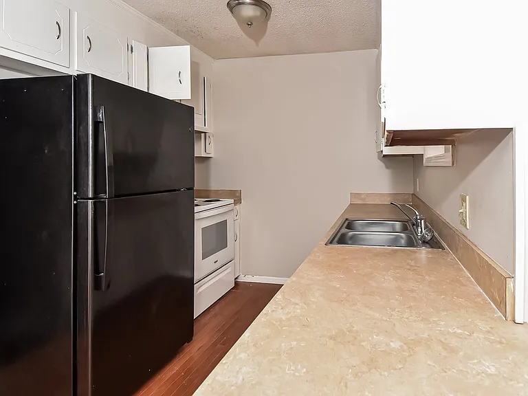 4977_021_kitchen_13354083.jpg