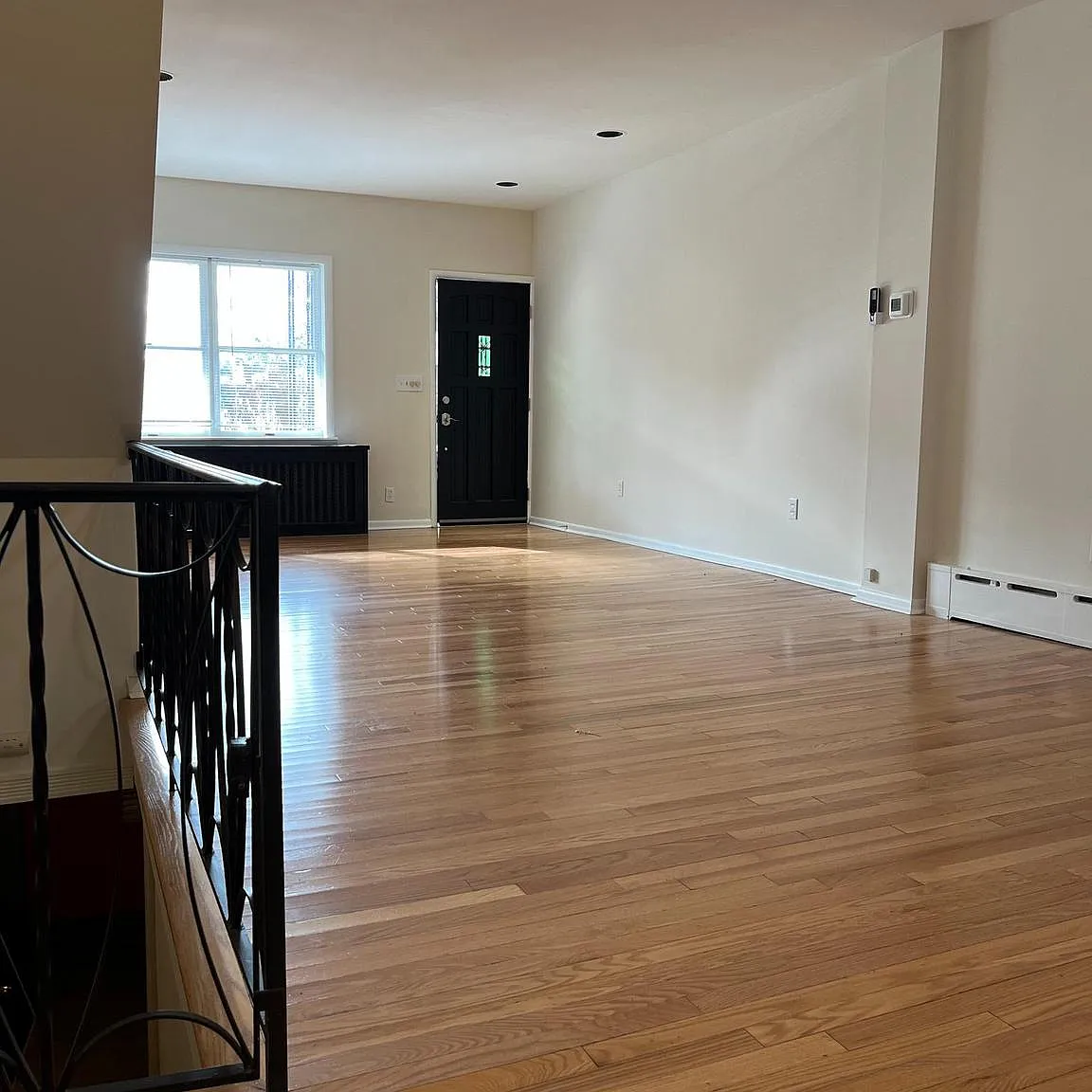 3 bed, 1.5 bath, 1200 sqft, $2,400 — Photo 4