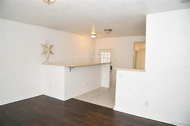 5 bed, 2400 sqft, $3,400 — Photo 2