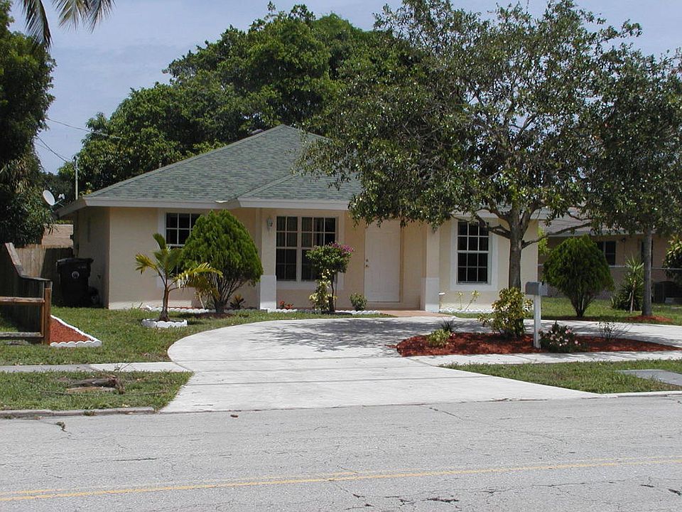 FRONT VIEW OF STREET
