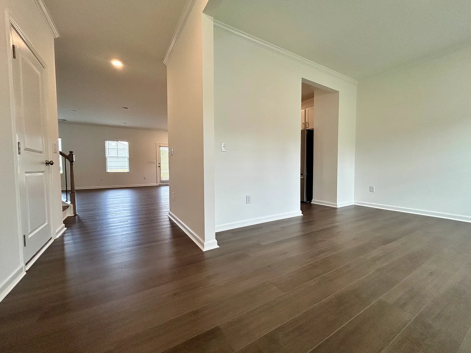 5 bed, 2714 sqft, $2,100 — Photo 3